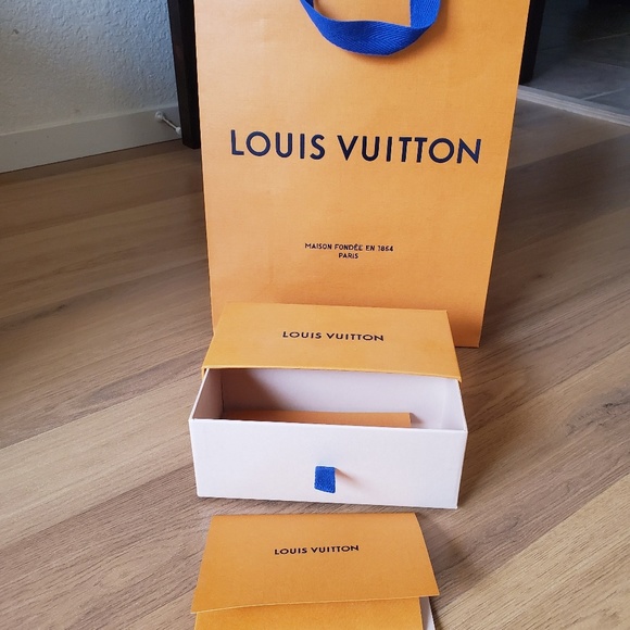 Louis Vuitton paperbag, box and receipt holder - Picture 6 of 6